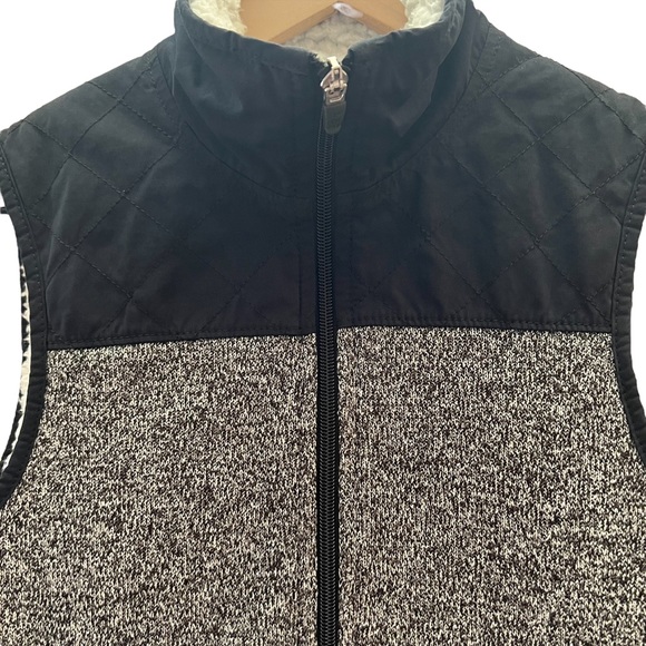 Abercrombie & Fitch Sherpa Lined Vest | Quilted Upper | Two Toned - Picture 2 of 11